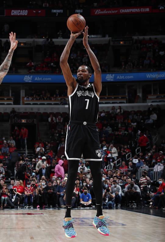 穆古鲁扎连续二十场比赛得分超过表现优异，篮网不断突破！