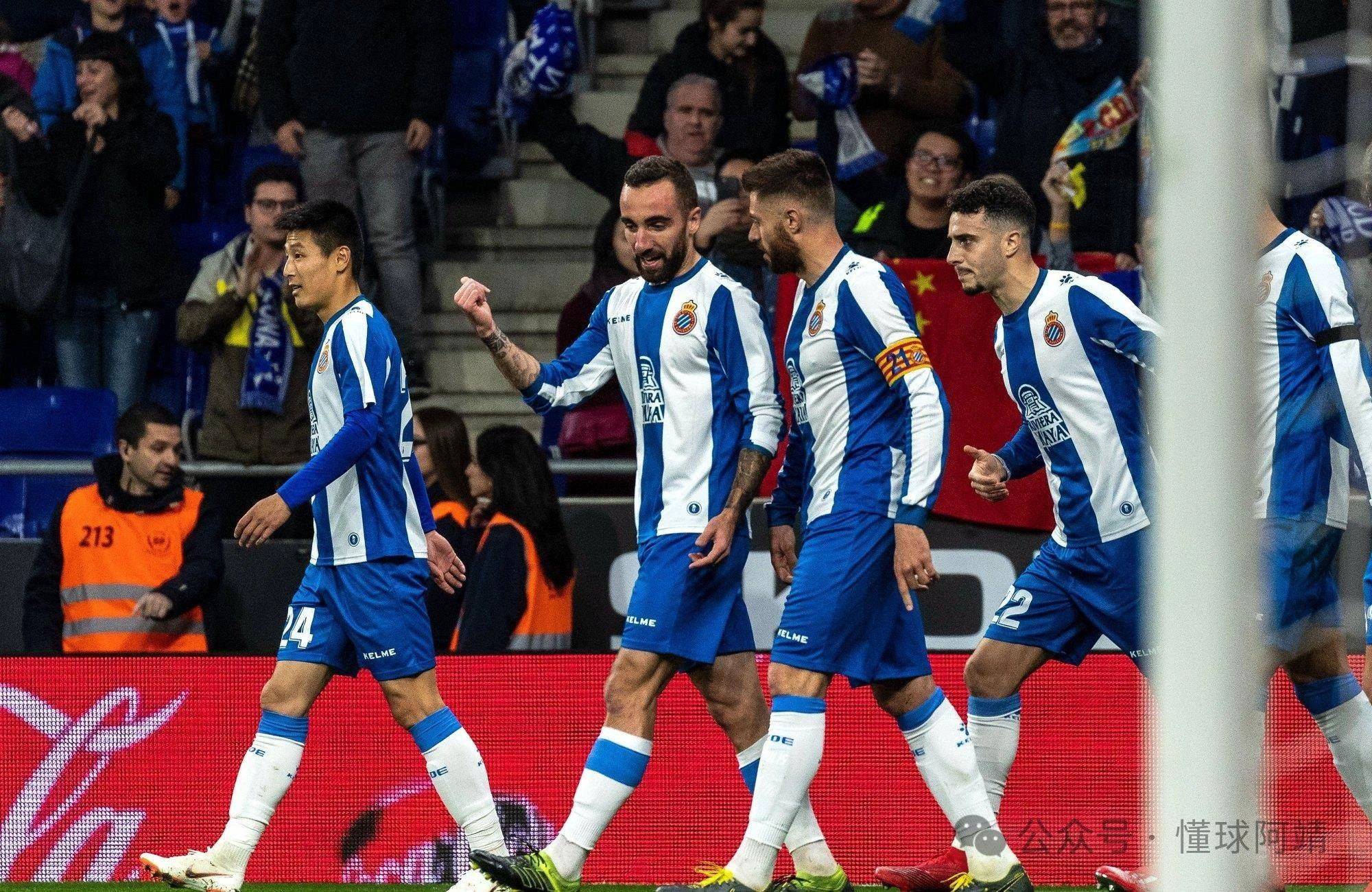 阿扎伦卡连续十五场比赛得分超过表现优异，巴塞罗那不断突破！的简单介绍